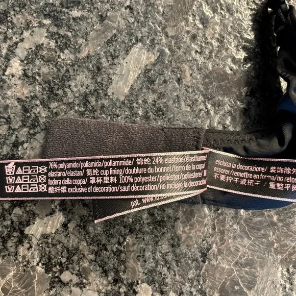 Lot of 2 Victoria’s Secret lightly lined-wireless T-Shirt bras 34 B - Picture 11 of 11